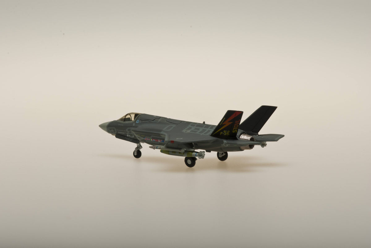 USMC F-35B Close Canopy O511