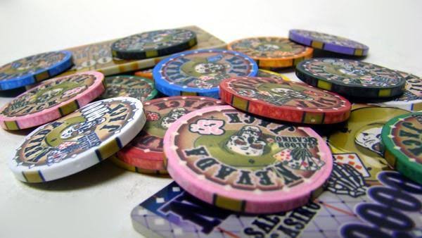 300ct Clay Gaming Chip Set in Carousel M11566